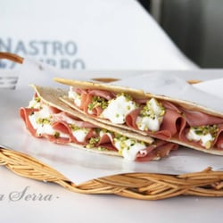 I Love Piadina - Piadina con mortadella, formaggio e granella di pistacchi, I Love Piadina