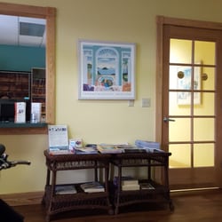 A1 Imaging Kissimmee - Art and magazines on table