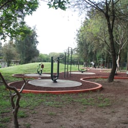 Parque de la Solidaridad Iberoamericana - Hay aparatos para hacer ejercicio.