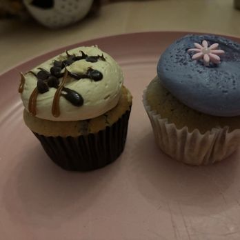 Georgetown Cupcake - Salted Caramel Chocolate Chip Cupcake and Lavender Earl Grey Teacake Cupcake - Bakeries Near Me - Bethesda, Maryland