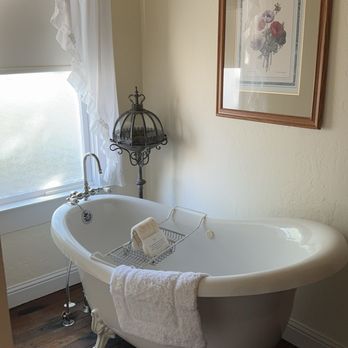 Weaverville Hotel - #6 bath tub - Hotels Near Me - Weaverville, California Weaverville Hotel - #6 bath tub - Hotels Near Me - Weaverville, California