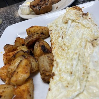 Alice's Last Stop - Chili cheddar egg white omelet, and a blueberry muffin. - Breakfast & Brunch Near Me - Dighton, Massachusetts