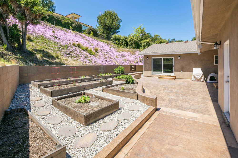 Slide of Vazana Construction