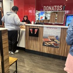 Donatos Pizza