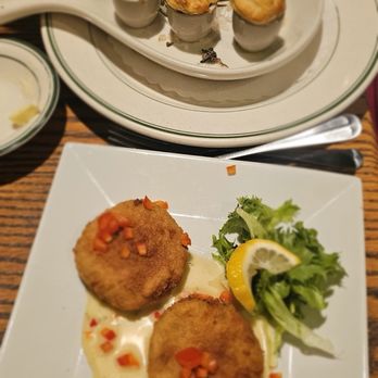 Gulliver's Restaurant - Crab Cakes and Escargot - American Near Me - Irvine, California