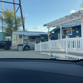 Tacos Dos Hermanos - a taco truck parked in front of a restaurant - Mexican Near Me - Ontario, Oregon Tacos Dos Hermanos - a taco truck parked in front of a restaurant - Mexican Near Me - Ontario, Oregon