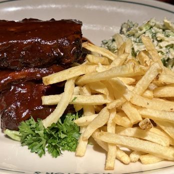 Houston's Restaurant - 12/24 baby back ribs, coleslaw, fries - good! - New American Near Me - Boca Raton, Florida