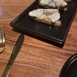 De Kelder Speakeasy - Beef crostini