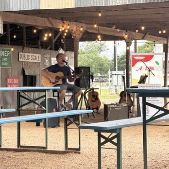 Ernie's Patio Bar - Bars Near Me - Cibolo, Texas