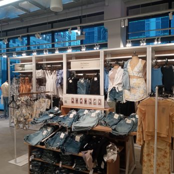 Abercrombie & Fitch - Men's Clothing Near Me - Chicago, Illinois Abercrombie & Fitch - Men's Clothing Near Me - Chicago, Illinois