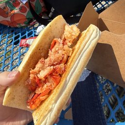 Hot lobster roll (option when you online ordering a cold lobster roll) Hot lobster roll (option when you online ordering a cold lobster roll)