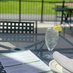 Meadowbrook Country Club - Outdoor Seating - patio