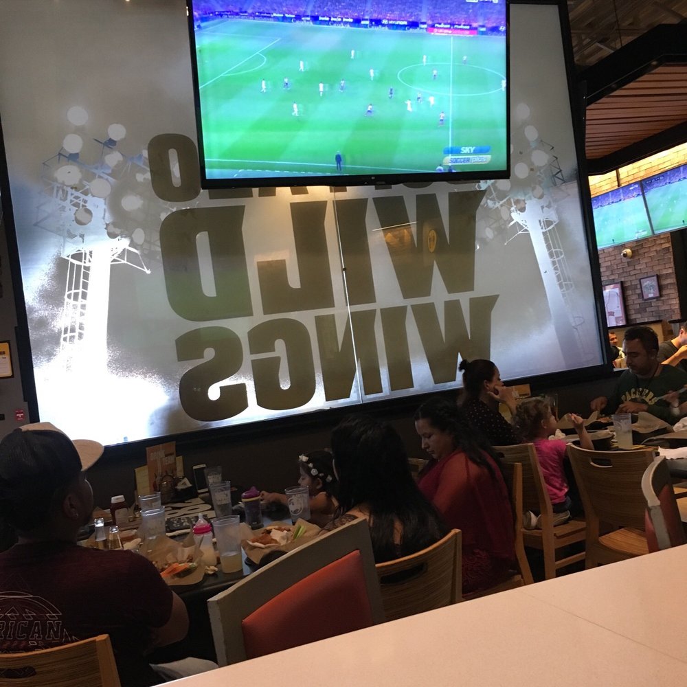 Buffalo Wild Wings - Wings and the game - Tex-Mex Near Me - Santiago de Querétaro, QUE