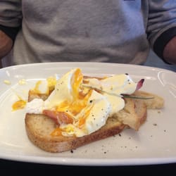 Cafe Vostro - Egg Benedict