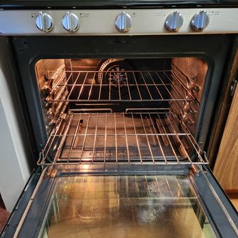 24 25 Cleaners - This stove was cake with grime and carbon. Now it's totally clean. - Home Cleaning Near Me - Bellevue, Washington