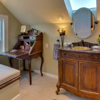 Victorian Secrets - Upstairs Washroom - Vacation Rentals Near Me - Newberg, Oregon Victorian Secrets - Upstairs Washroom - Vacation Rentals Near Me - Newberg, Oregon