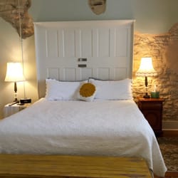 Screen Door Inn - Our (firm), comfy king size bed..