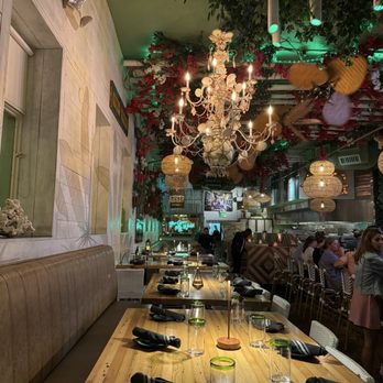 Avocado Grill - Beautiful empty tables - Tapas/Small Plates Near Me - West Palm Beach, Florida Avocado Grill - Beautiful empty tables - Tapas/Small Plates Near Me - West Palm Beach, Florida