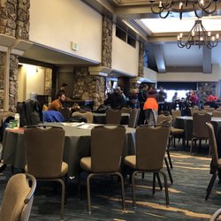 Powder 8's - Inside, lots of big round tables for groups to eat