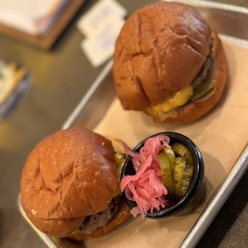 Avenue American Bistro - American sliders - Sports Bars Near Me - Wayne, Michigan Avenue American Bistro - American sliders - Sports Bars Near Me - Wayne, Michigan