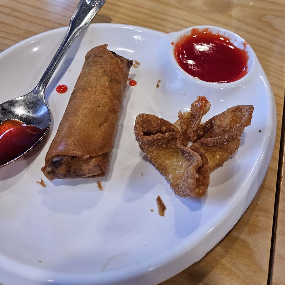 New China Restaurant - Egg rool and cream puff - Cantonese Near Me - Sacramento, California New China Restaurant - Egg rool and cream puff - Cantonese Near Me - Sacramento, California