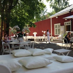 Café Göteborg - Personalen helt klädd i vitt, vissa med svart fluga, snyggt!!