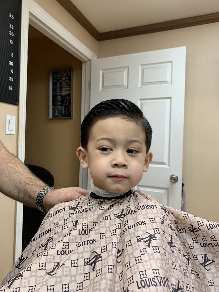 Ed's Barbershop Logo