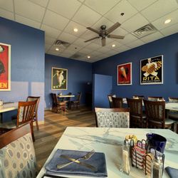 Good Eats Cafe - Seating