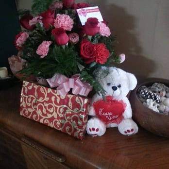 Graham's Florist - CORRECT items ordered. - Florists Near Me - Waterbury, Connecticut Graham's Florist - CORRECT items ordered. - Florists Near Me - Waterbury, Connecticut
