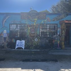 Jump's Tiny Tavern - Outside