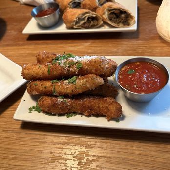 Howell's Kitchen and Bar - Mozzarella Sticks - Pizza Near Me - Atlanta, Georgia