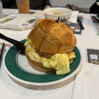 Hong Kong Cafe - Spam & Egg in Bolo Bun | IG & TikTok @territheplatypus.eatz - Hong Kong Style Cafe Near Me - Walnut, California
