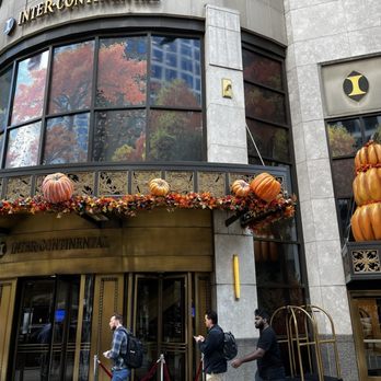 InterContinental Chicago Magnificent Mile - Outdoor entrance in September - Hotels Near Me - Chicago, Illinois InterContinental Chicago Magnificent Mile - Outdoor entrance in September - Hotels Near Me - Chicago, Illinois