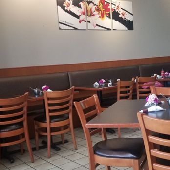 Pen Thai - Eating area - Thai Near Me - Mount Prospect, Illinois