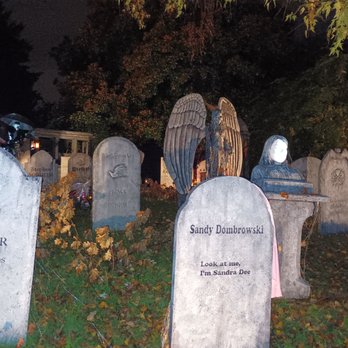 Davis Graveyard - Holiday Decorations Near Me - Milwaukie, Oregon