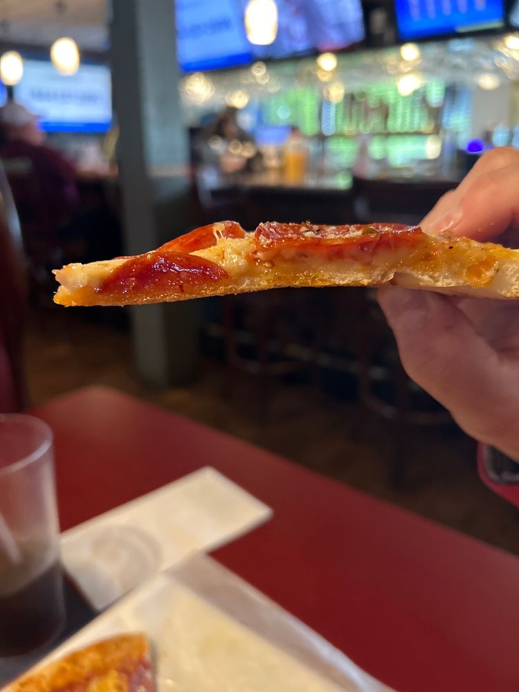 THE DRAUGHT HOUSE BAR & GRILL Updated September 2024 43 Photos & 69