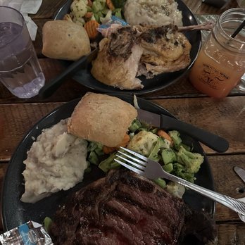 Showdowns Restaurant - Steak dinner and oven roasted chicken dinner - Music Venues Near Me - Tropic, Utah Showdowns Restaurant - Steak dinner and oven roasted chicken dinner - Music Venues Near Me - Tropic, Utah