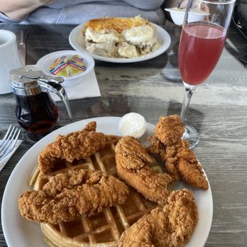 1800 Cafe - Chicken and Waffle - American Near Me - Concord, California