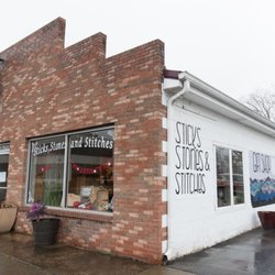 Sticks, Stones and Stitches Appalachian Gift Shop - Exterior