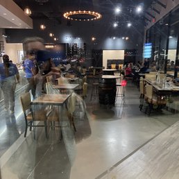 The place is still empty at 7....sure am glad we couldn't eat and drink because of 7pm reservations. The place is still empty at 7....sure am glad we couldn't eat and drink because of 7pm reservations.