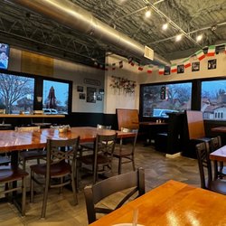 Papa V Pizza - Dining area is large and clean.
