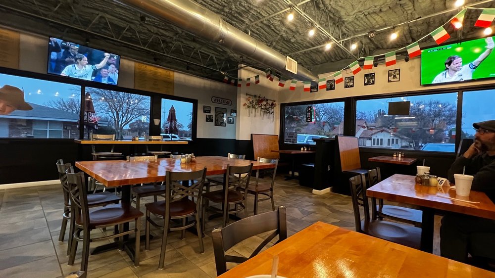 Papa V Pizza, Lubbock Roadtrippers