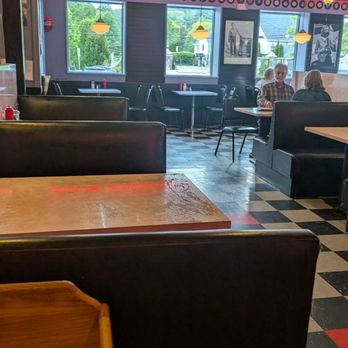 Moonlight Diner & Grille - Diners Near Me - Williamstown, Massachusetts