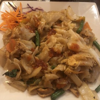 Red Basil - Spicy Noodles (Drunken) - Thai Near Me - Rutherford, New Jersey