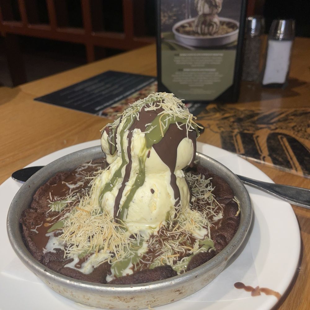 Dubai chocolate pizookie