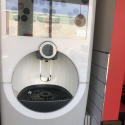 Noodles & Company - Drink machine