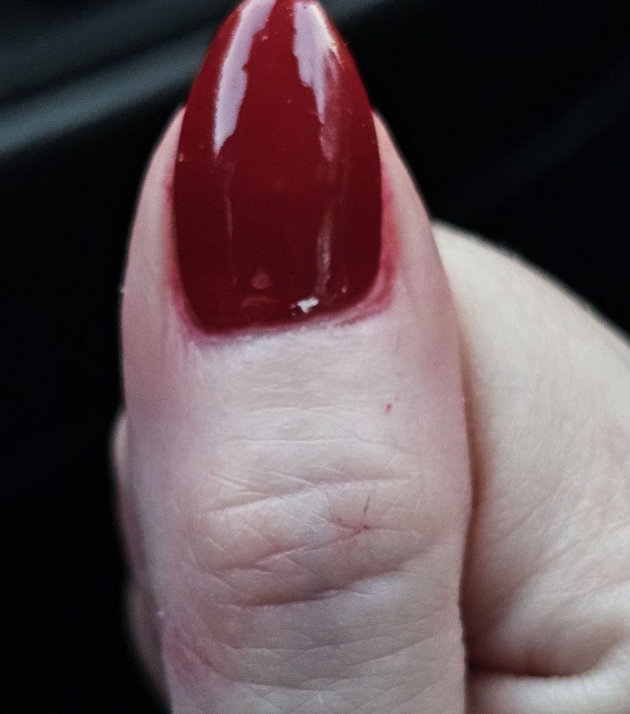 Ivy Nails & Spa Logo