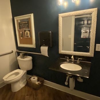 Craft 31 - Clean bathrooms. - Pizza Near Me - Williamsburg, Virginia