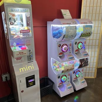 CosCakes - Claw machine and gashapon - Desserts Near Me - Beaverton, Oregon