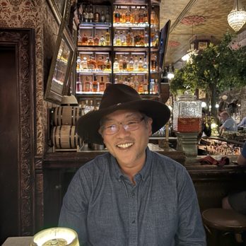 Oscar Wilde - Cocktail Bars Near Me - New York, New York